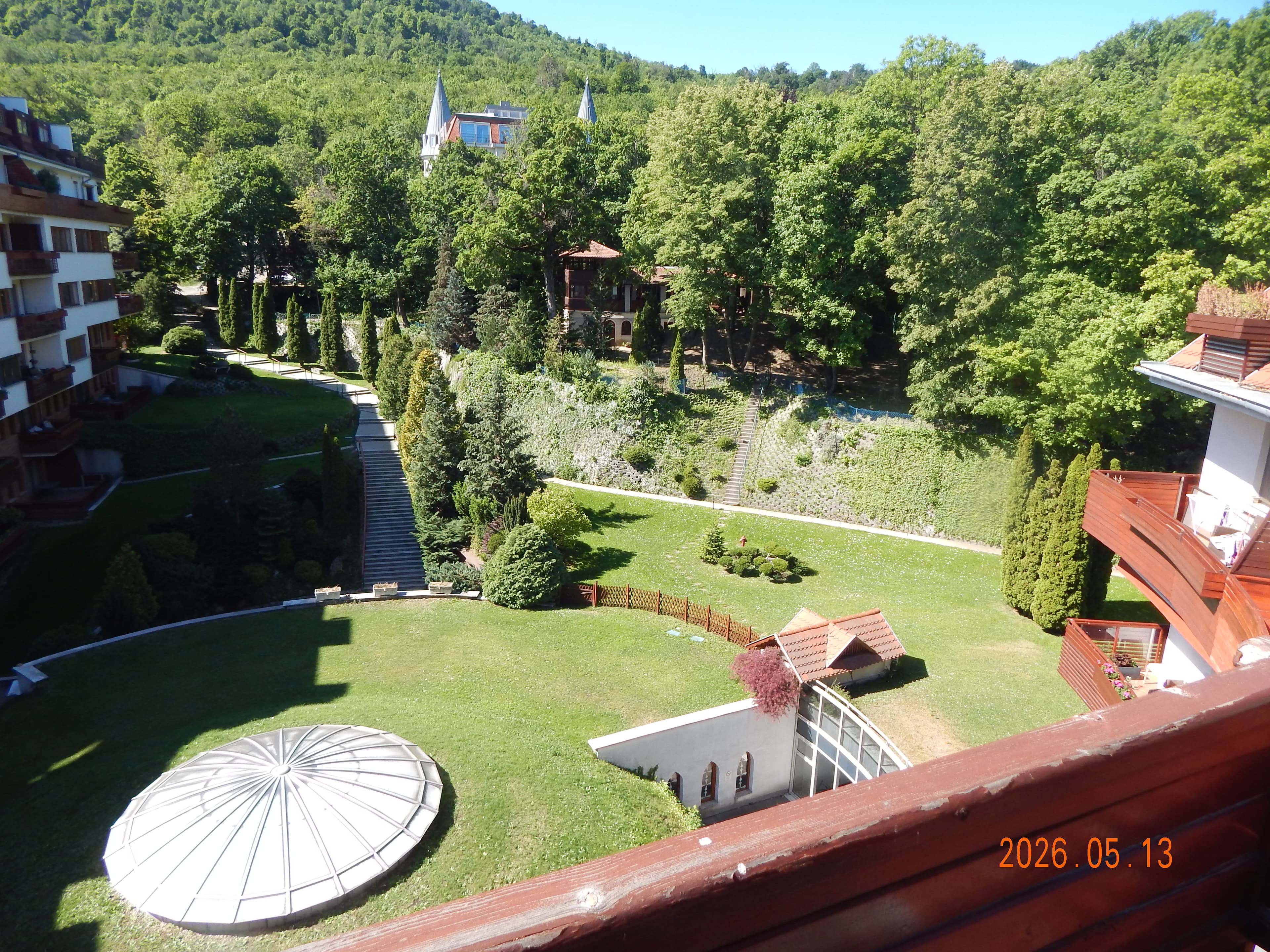PANORÁMÁS TETŐTERASZ